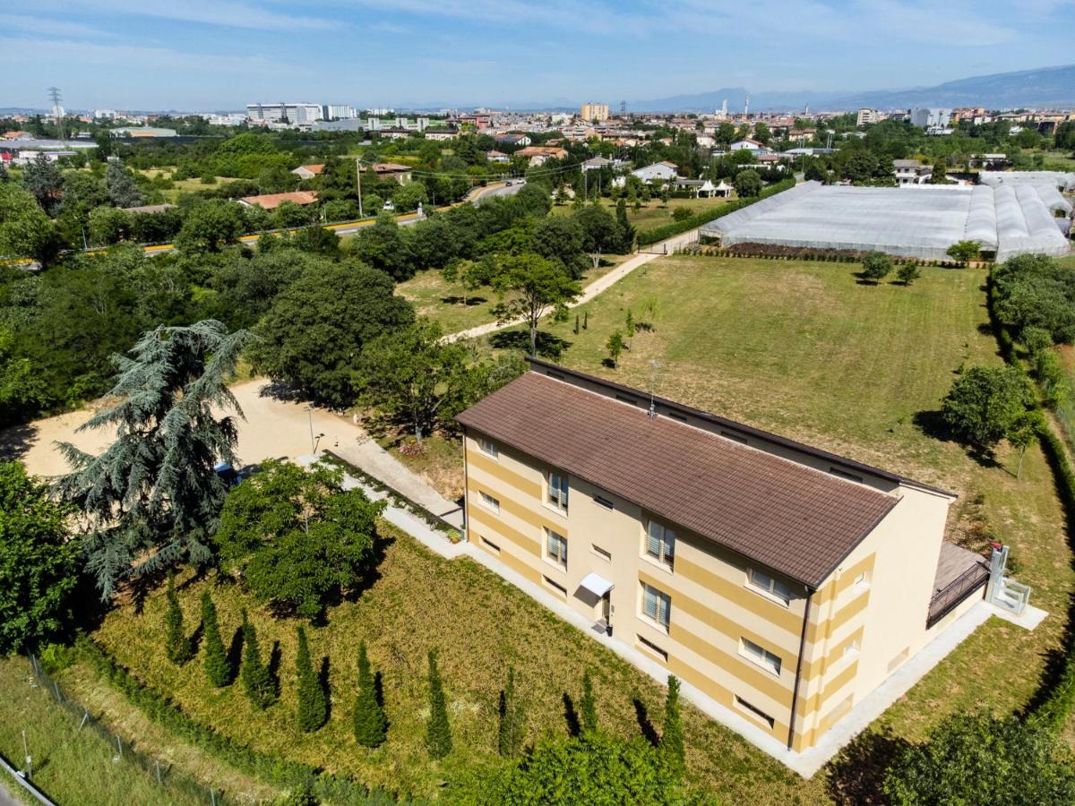 Borgoroma - Business & Apartments Верона Экстерьер фото